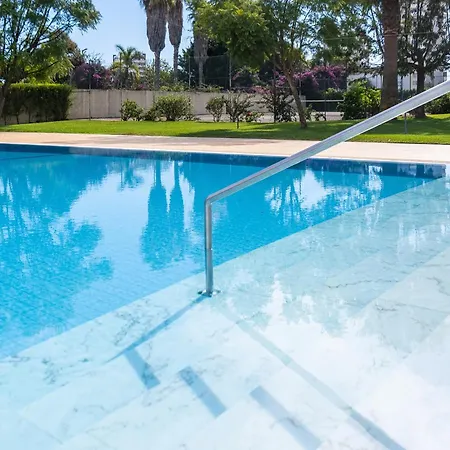 Apartment With Swimming Pool *
